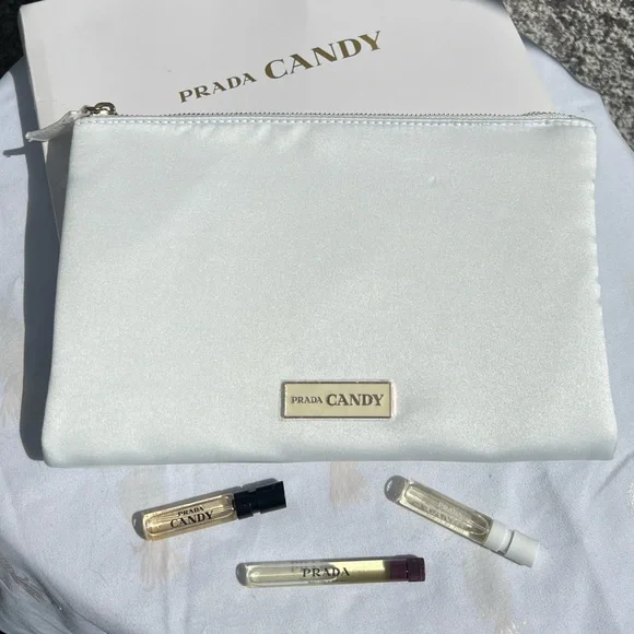 ꧁ NIB RARE Limited Edition White PRADA CANDY KISS Clutch ꧂